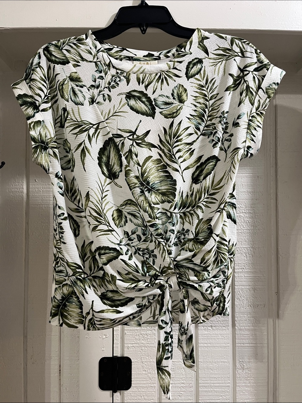 Tie-Front Short Sleeve Tee in White with Green Leaf Print